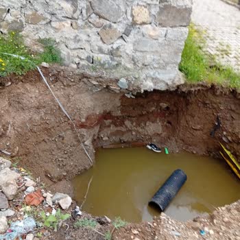 Köseli Belediyesi Evimin Duvarına Çukur Açtılar Kapatmıyorlar