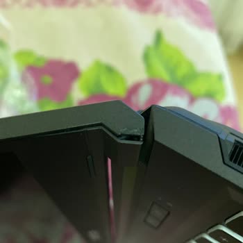 Monster Notebook Ücretsiz Bakımda Ekran Köşesi Çatladı