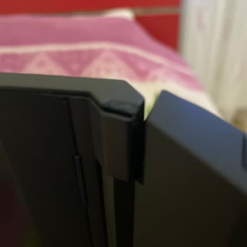 Monster Notebook Ücretsiz Bakımda Ekran Köşesi Çatladı