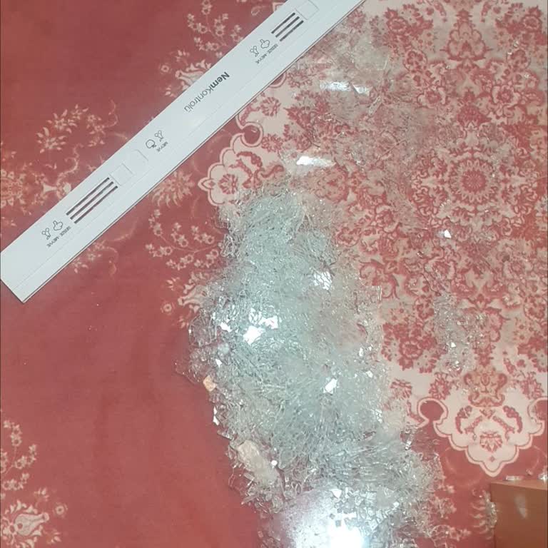 Sebzelik Camı Düşüp Kırıldı, Güvenlik Endişesi Ve Ücretsiz Değişim Talebi
