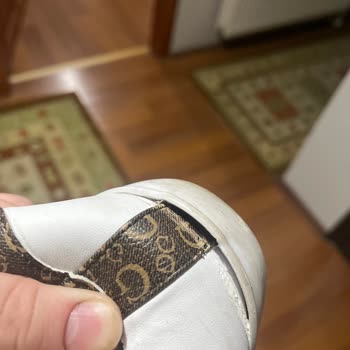 Guess Sneaker’ı Üç Kullanımda Açıldı, Değişim Veya İade Talebi