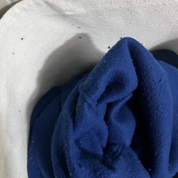 Mavi Kapüşonlu Polar İçinden Tüy Döküyor Ve Değişim Talep Ediyorum