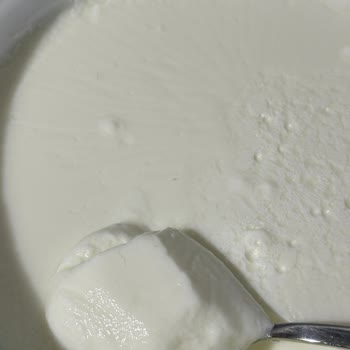Sütaş Yoğurdunda Toz Ve Kıl Benzeri Yabancı Maddeler: Hijyen Ve Sağlık Endişesi