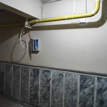 Türk Telekom Panosu Apartmanın Girişinde Estetik Sorun