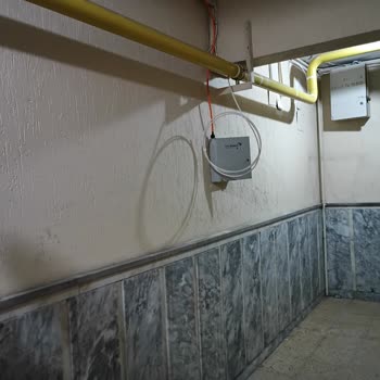 Türk Telekom Panosu Apartmanın Girişinde Estetik Sorun
