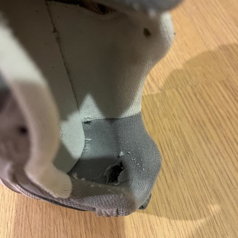 Sneaks Up Mağazasında New Balance Ayakkabım Deforme Oldu, Tam İade Talebi