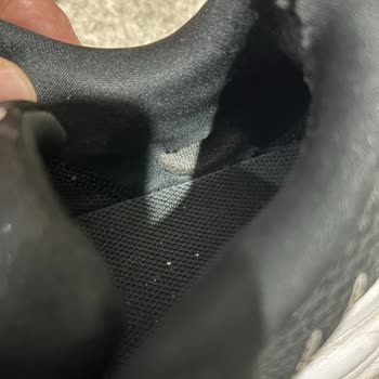 FLO Mağazasında Satın Alınan Nike Ayakkabısının Çabuk Yırtılması Ve Reddedilen İade Talebi