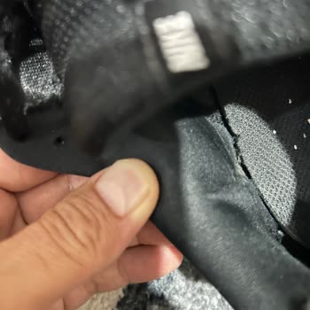 FLO Mağazasında Satın Alınan Nike Ayakkabısının Çabuk Yırtılması Ve Reddedilen İade Talebi