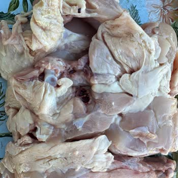 Tazem Tavuk Paketi Alt Kısmındaki Kirli Parçalar Tüketiciyi Yanıltıyor