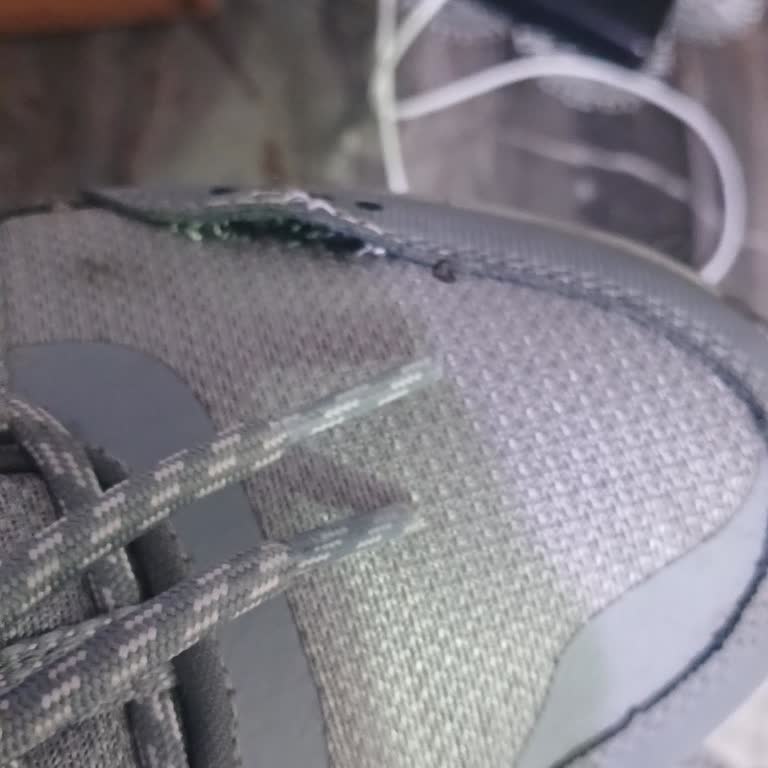 Skechers Kadın Ayakkabısında Üst Dikişlerin Erken Çözülmesi Ve İç Yırtılmalara Rağmen Değişim Reddi