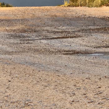 İzmir Dikili Çandarlı Yolunda Tehlikeli Çukur Ve Çökme Durumu Acil Onarım Gerektiriyor