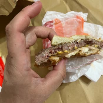 Çiğ Hamburger Nedeniyle Gıda Güvenliği Şikayeti Ve Ücret İadesi Talebi