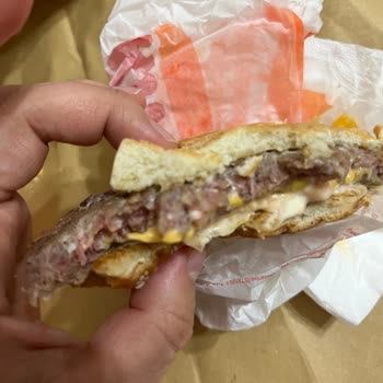 Çiğ Hamburger Nedeniyle Gıda Güvenliği Şikayeti Ve Ücret İadesi Talebi