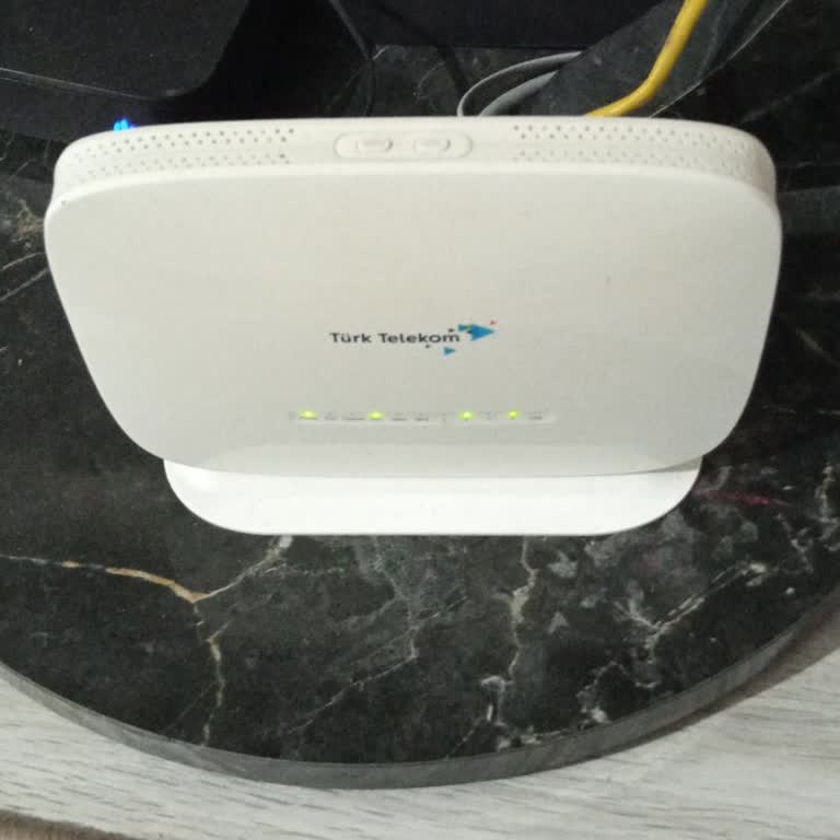 Aylık 1000 TL Ödeyip 12 Saat Kesintili İnternet Ve Yetersiz Destek