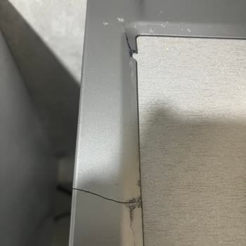 Air Wick Elektrikli Koku Makinesi Çamaşır Makinesine Ve Priz Kapağına Zarar Verdi
