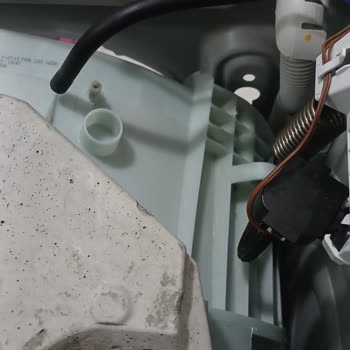 Hortum Kelepçesiz Kalması Nedeniyle Su Sızdıran Bosch Çamaşır Makinesi Garanti Kapsamına Alınmalı