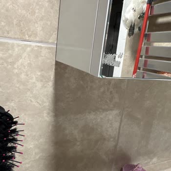 Bauhaus Banyo Dolabında Kapak Deformasyonu Ve Raf Eksikliği