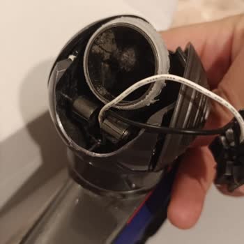 Dyson V8 Süpürgemde Tekrarlayan Arızalar Ve Yetersiz Servis
