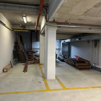 Apartlife’ın Yönetim İhmali: Kapalı Otoparktaki Çöpler, Su Sızıntısı Ve Asansör Denetimsizliği