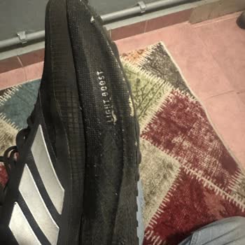 Orijinal Dediği Adidas Ultraboost Ayakkabısında Erken Aşınma Ve Ücretsiz Değişim Talebi