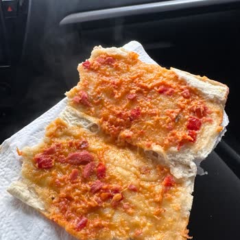 Ambalajdaki Sucuk, Zeytin Ve Mısır Görseli Yanıltıcı, Tost Boş