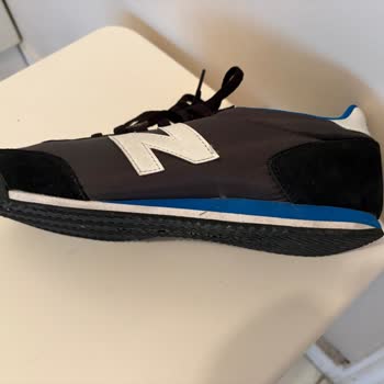Yürüyen Merdivende Kaygan New Balance Ayakkabı Tabanı Kazaya Yol Açtı