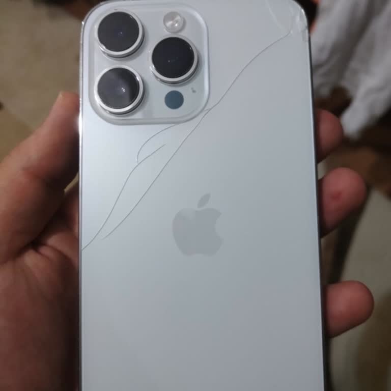 Çatlak İPhone 14 Pro Max İadesi Reddi Ve Canlı Müşteri Temsilcisi İsteği