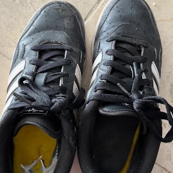 Adidas Hoops 4.0 Ayakkabısında Erken Aşama Üretim Hatası Ve Koku Sorunu