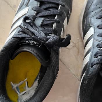 Adidas Hoops 4.0 Ayakkabısında Erken Aşama Üretim Hatası Ve Koku Sorunu