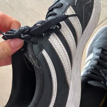 Adidas Hoops 4.0 Ayakkabısında Erken Aşama Üretim Hatası Ve Koku Sorunu