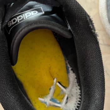 Adidas Hoops 4.0 Ayakkabısında Erken Aşama Üretim Hatası Ve Koku Sorunu