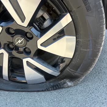Bridgestone Lastiğin 6 Ayda Patlaması Güvenlik Ve Kalite Endişesi