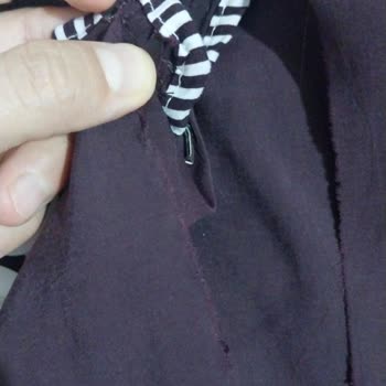 Kumaş Kalitesi Düşük, Üst Bölüm Yırtıldı, Yeni Takım İstiyorum