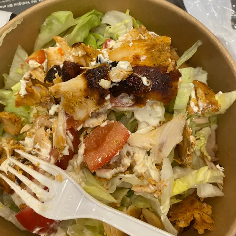Yanmış Dönerle Gelen Tavuklu Salata Ve Kaba Personel Tavrı