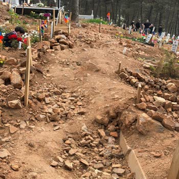 Ümraniye Ihlamurkuyu Mezarlığı’nda Yollar Kapalı, Mezarlar Görünmez Hale Geldi