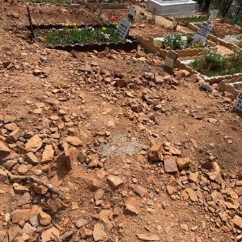 Ümraniye Ihlamurkuyu Mezarlığı’nda Yollar Kapalı, Mezarlar Görünmez Hale Geldi
