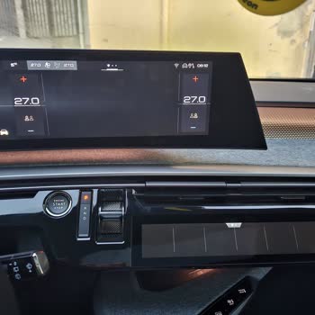 Peugeot 2025 5008 Modeli Sunroof Camı Aniden Kırıldı Ve Ekran Arızaları Tekrarlıyor
