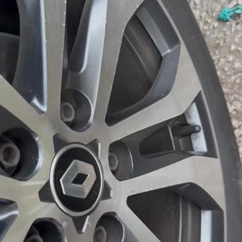 Renault Cihan Otomotiv'de Jant Çizilmesi Ve İç Kirlenmesi İçin Hızlı Çözüm Talebi