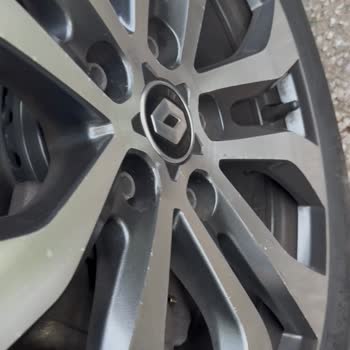 Renault Cihan Otomotiv'de Jant Çizilmesi Ve İç Kirlenmesi İçin Hızlı Çözüm Talebi