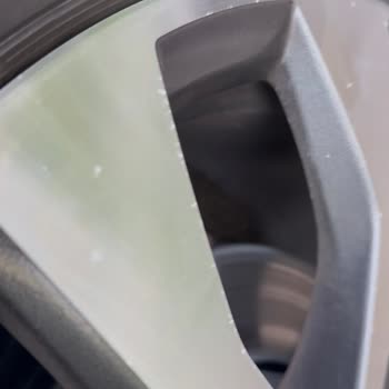 Renault Cihan Otomotiv'de Jant Çizilmesi Ve İç Kirlenmesi İçin Hızlı Çözüm Talebi