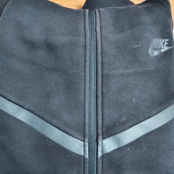 Nike Tech Ceketlerde Kısa Sürede Renk Solması Ve Kalite Sorunu