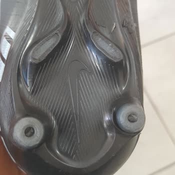 Nike Krampon Dişlerinin Hızlı Aşınması Ve Değişim Talebi