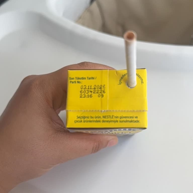 İzmir Tire'de Migros’ta Bozulmuş Nesquik Sütü İçin Sağlık Riski Ve İade Talebi