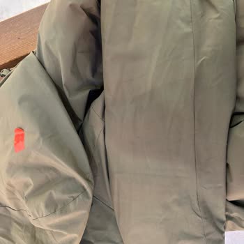 Güneş Işığına Maruz Kalan Mavi Montta Renk Solması Ve Değişim Talebi