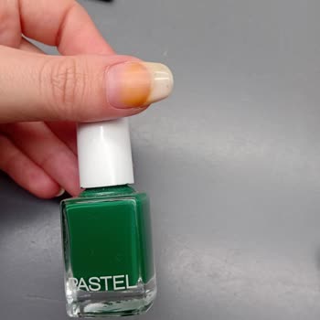Pastel 341 Yeşil Oje Sarı Leke Bıraktı Ve Sağlık Endişesi