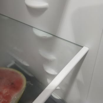 Profilo Buzdolabında Çatlak Teslim Edildi, Değişim İstiyorum
