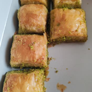 Çapa Şubesinden Bayat Baklava Ve Ekşi Kadayıf İçin Ücret İadesi Talebi