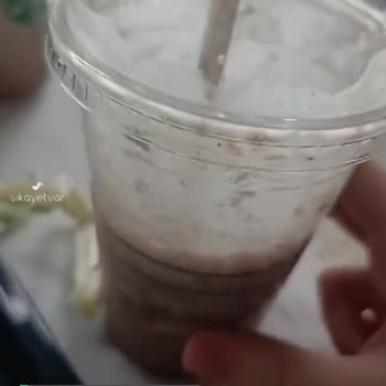 Starbucks Karton Pipetler Yüzünden Düzgün Kahve İçemiyoruz, Yıpranıyor!
