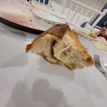 İstanbul Halk Ekmek'te Ekmeğin İçinde Çıkan Un Çuvalı Parçası