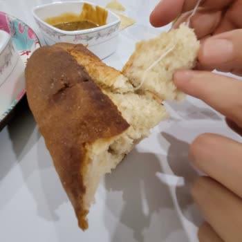 İstanbul Halk Ekmek'te Ekmeğin İçinde Çıkan Un Çuvalı Parçası